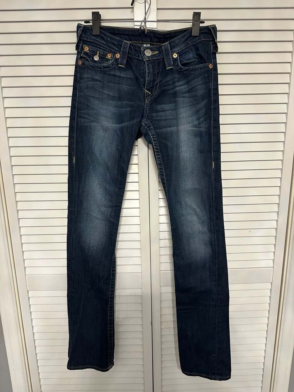 VINTAGE True Religion Slim Straight Jeans Women 28 Dark Wash Yellow Stitch Y2K - Picture 4 of 4